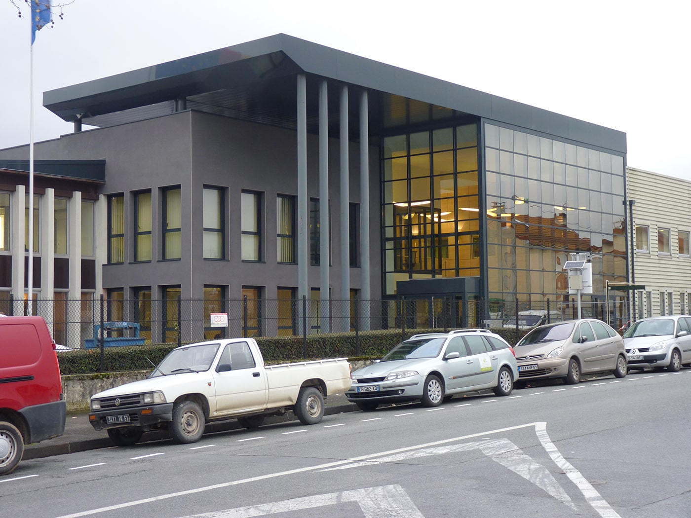 Bâtiment métallique tertiaire réalisé par AFCM pour Bennes Legras